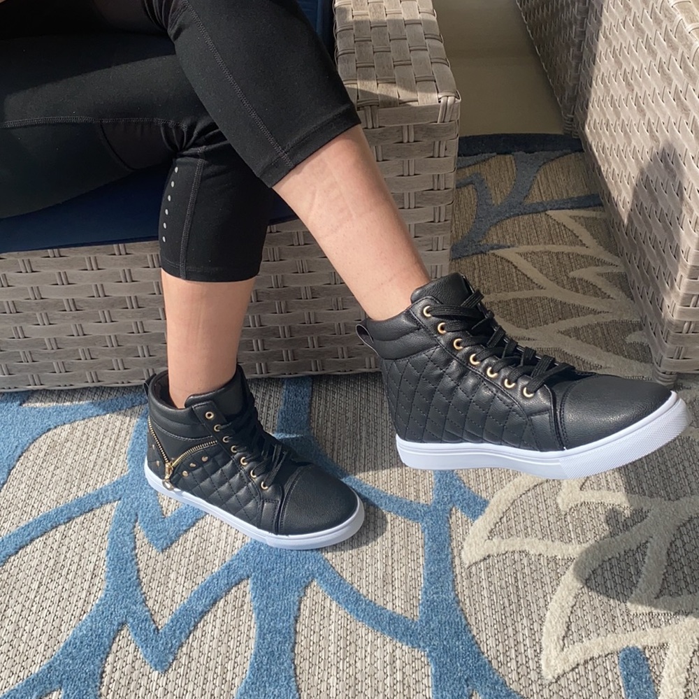 *ONLY 2 LEFT*  Quilted Zipper High Top Sneakers - Picture 5 of 10